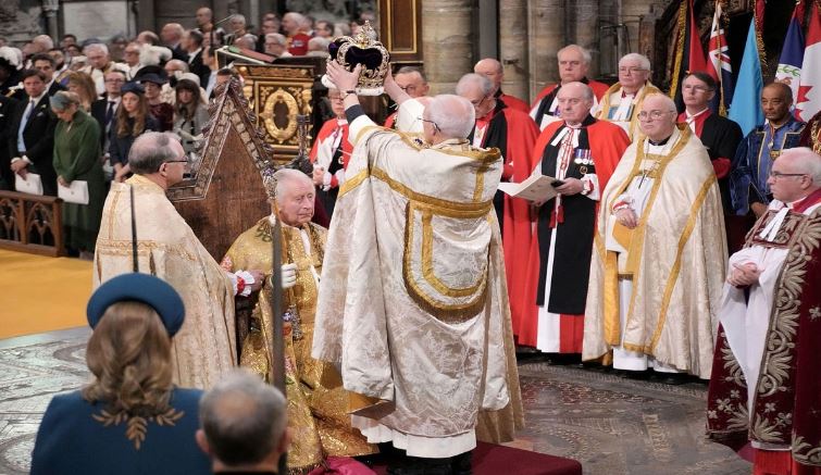 Kurorëzohet zyrtarisht Mbreti Charles III (VIDEO)