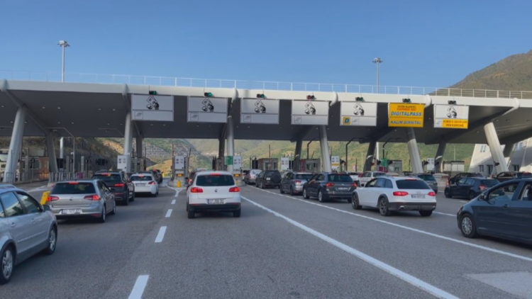 Tentuan të fusnin të miturën ilegalisht në territorin shqiptar, arrestohen dy 23-vjeçarë