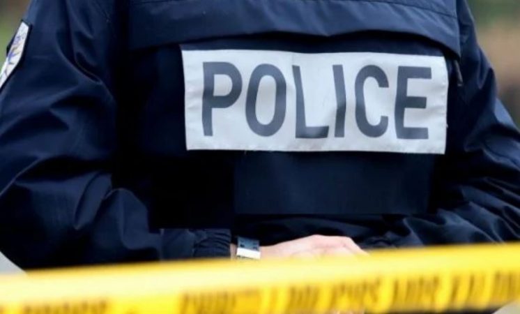 Kosovë/ Ishte në banesë, 19-vjeçari humb jetën pasi i shkrepet arma e zjarrit