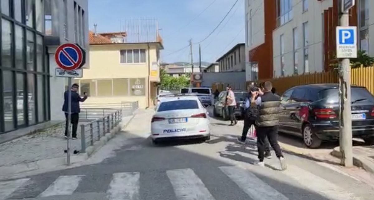 Vranë adoleshentin në shkollë, dalin para gjykatës 4 të miturit