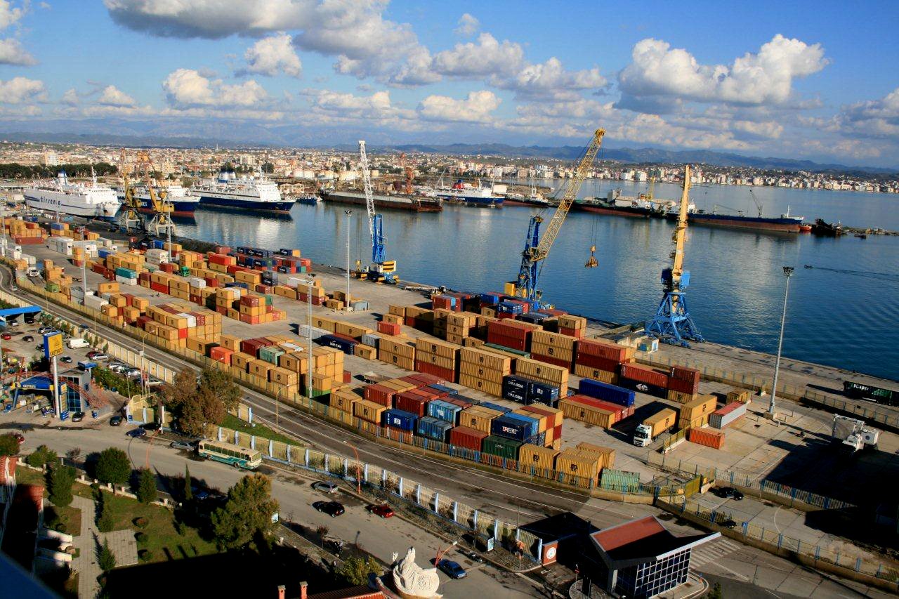 Rriten tarifat e shërbimit në portin e Durrësit, hyn në fuqi udhëzimi