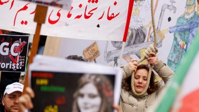 Gratë iraniane protestojnë edhe brenda burgut kundër ekzekutimeve