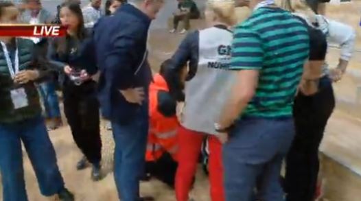 Incident në një KZAZ në Tiranë, rrëzohet nga shkallët Adriana Kalaja