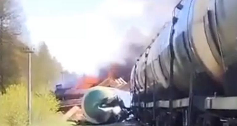 Shpërthen në flakë treni në Moskë, ishte vendosur bombë në shina (VIDEO)