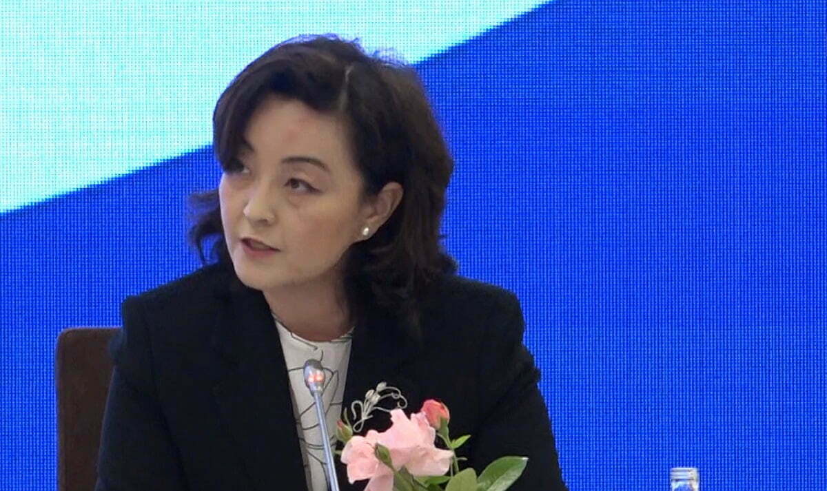 Ambasadorja Kim thirrje autoriteteve: Zbatoni ligjet dhe rregullat në mënyrë të drejtë dhe të barabartë