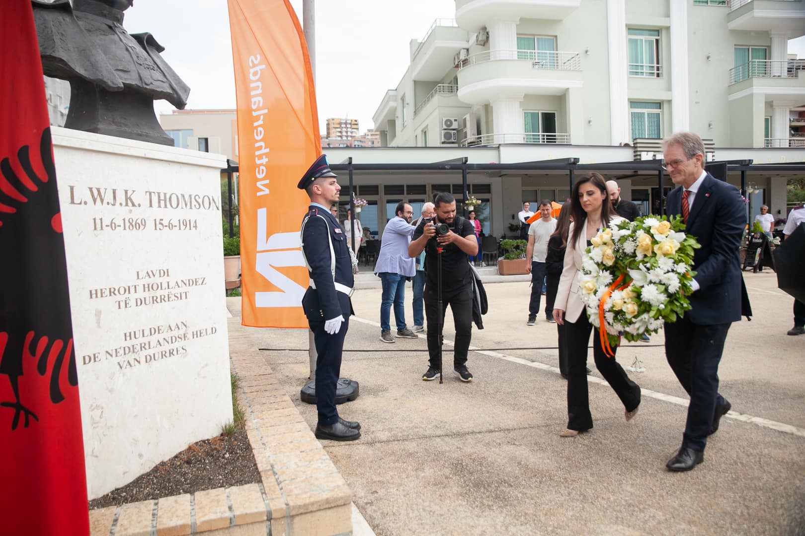 Sako dhe ambasadori i Mbretërisë së Holandës në vendin tonë përkujtojnë kolonelin hollandez