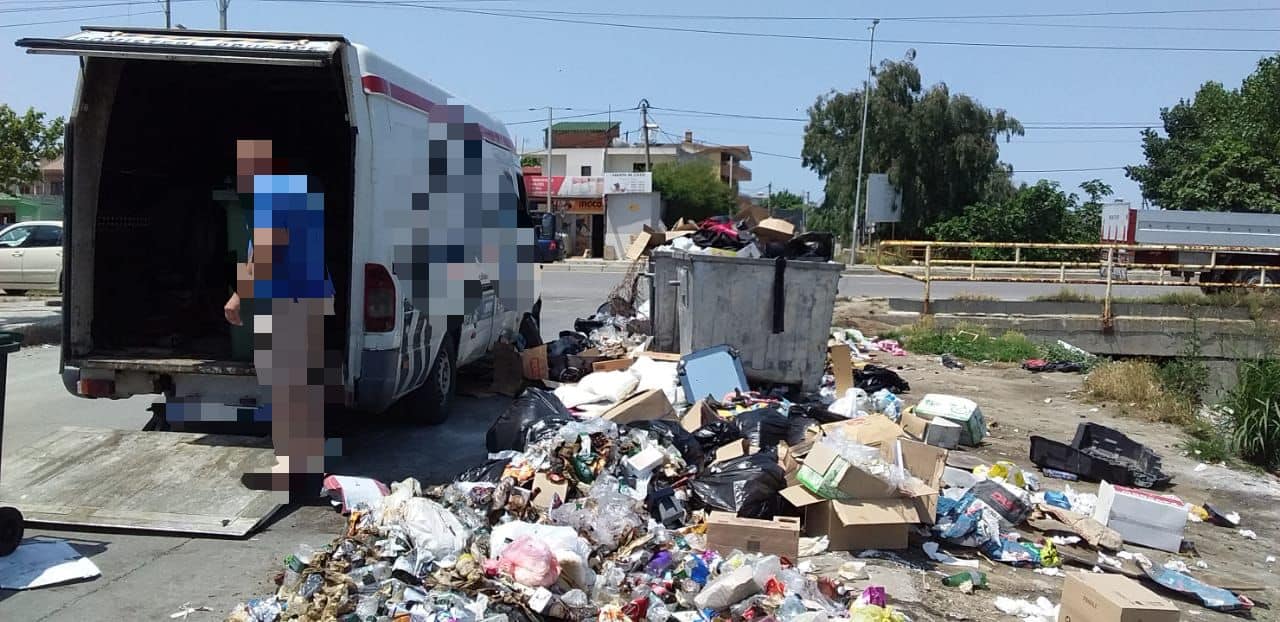 Nuk respektuan orarin e hedhjes së mbetjeve, Policia Bashkiake Durrës gjobit subjektet dhe qytetarët, përsëritësit…