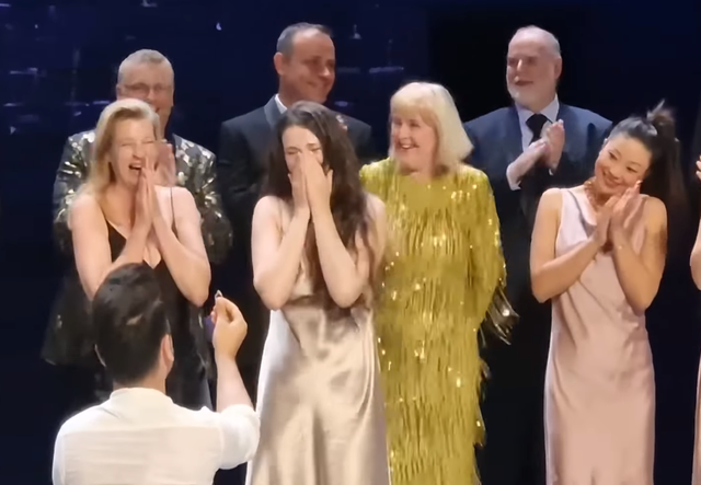 VIDEO/ “Mendoja se do më binte të fikët”, sopranoja shqiptare merr propozimin për martesë në mes të skenës në Francë