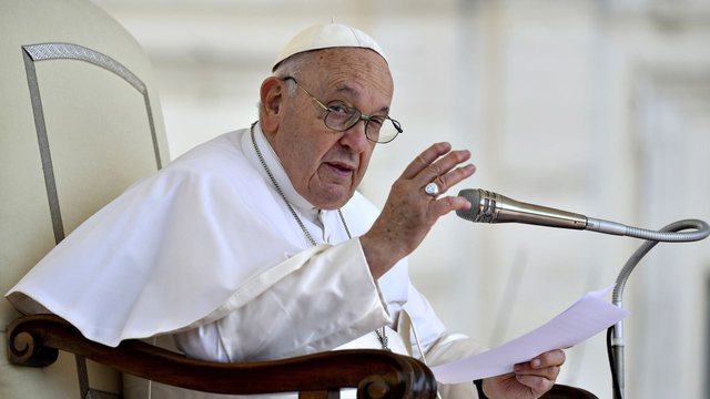 U shtrua me urgjencë në Spitalin e Romës, operohet Papa Françesku