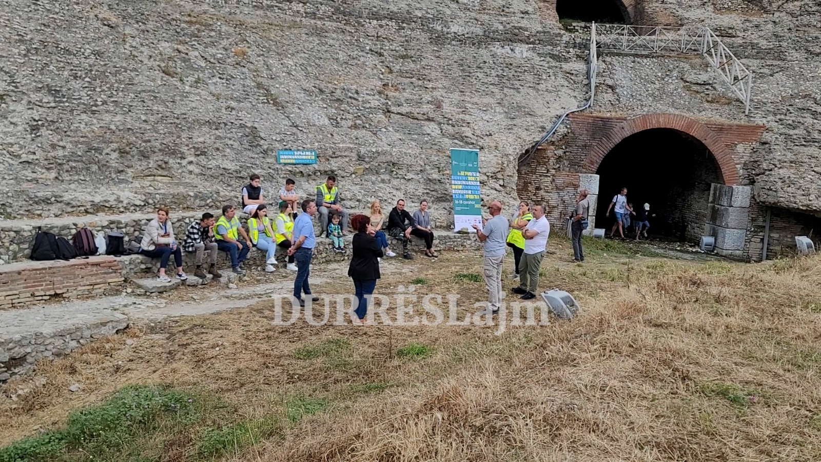 Sondazhet gjeologjike në Amfiteatrin e Durrësit, arkeologu Lafe: Ja çfarë u zbulua (VIDEO)