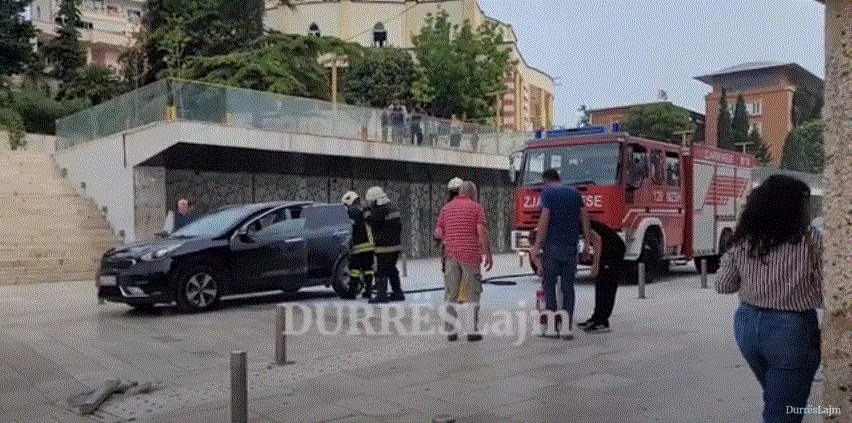 Merr flakë makina në lëvizje në Durrës, dyshimet e para (VIDEO)