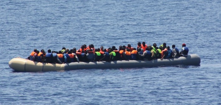 Rrezikuan të mbyteshin, policia bregdetare greke shpëton 100 emigrantë