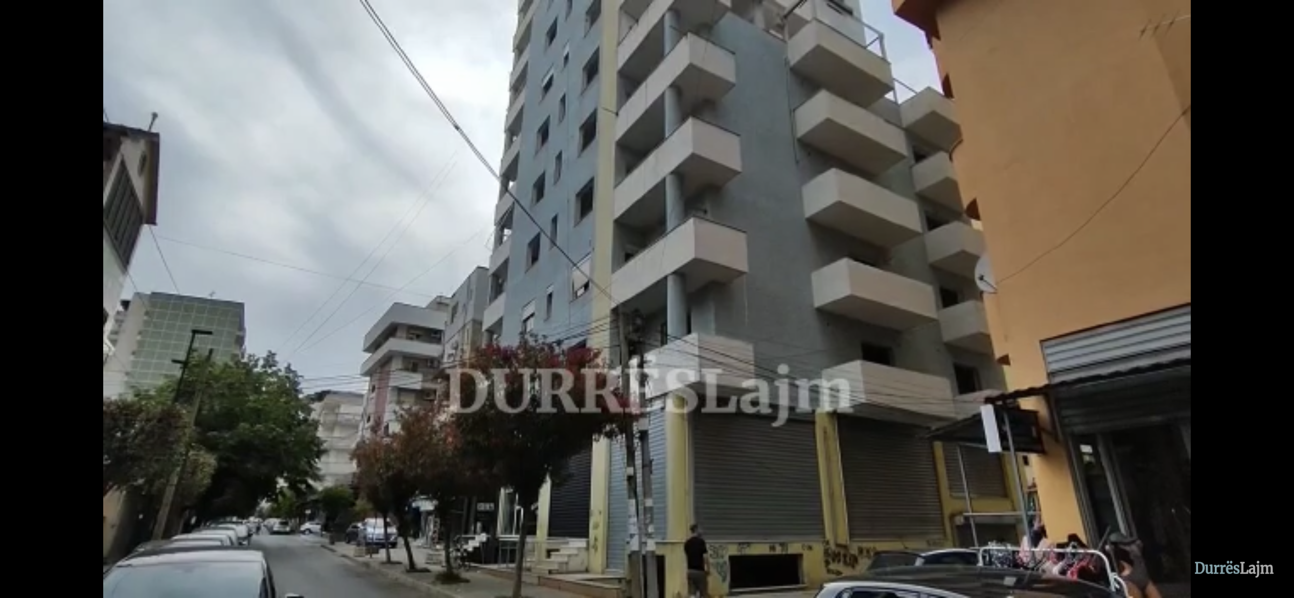 Cili është pallati, që po çon pas hekurave Vangjush Dakon dhe ish-zyrtarë të tjerë? (VIDEO)