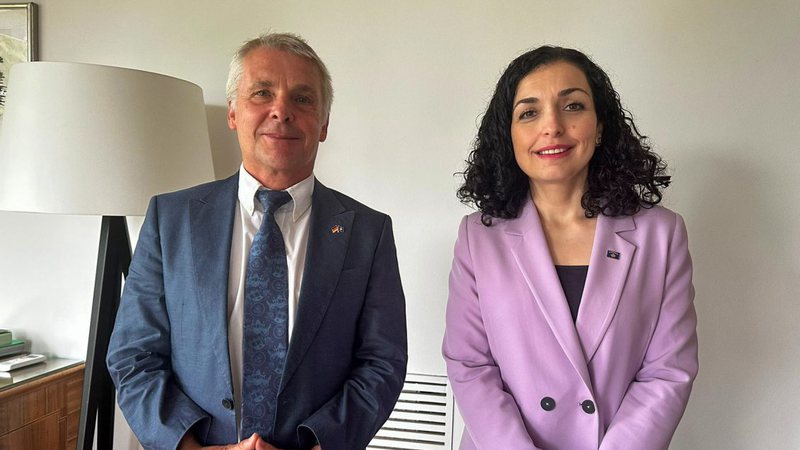 “Grupet kriminale në Veri duhet të ballafaqohen me drejtësinë”/ Presidentja Osmani zbardh detaje nga takimi me ambasadorin gjerman