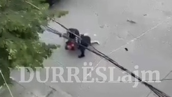 Video ku policët shanin dhe godisnin qytetarin,  çfarë thotë zyrtarisht Drejtoria e Policisë Durrës (VIDEO)