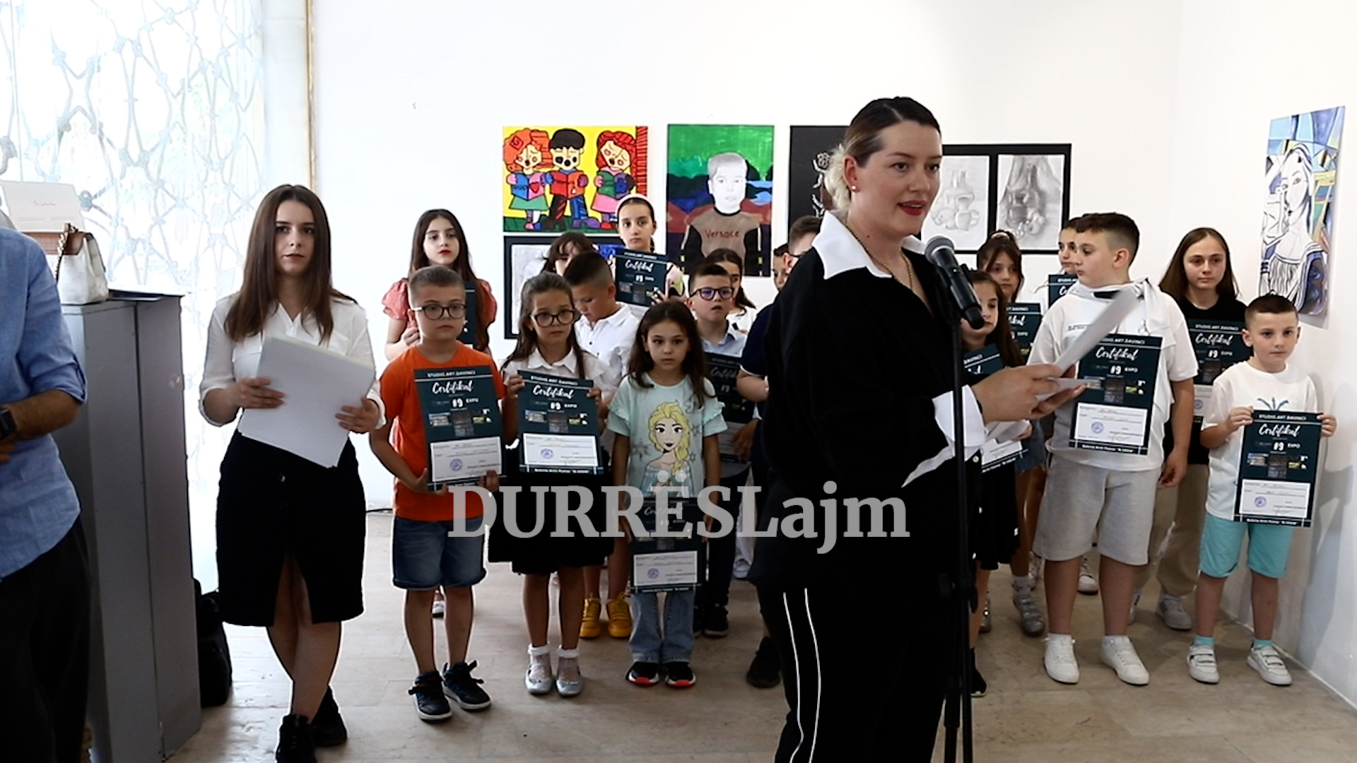 Durrës, çelet ekspozita &#8220;Duart e arta&#8221; e piktorëve të vegjël të studios &#8220;Da Vinçi&#8221; (VIDEO)