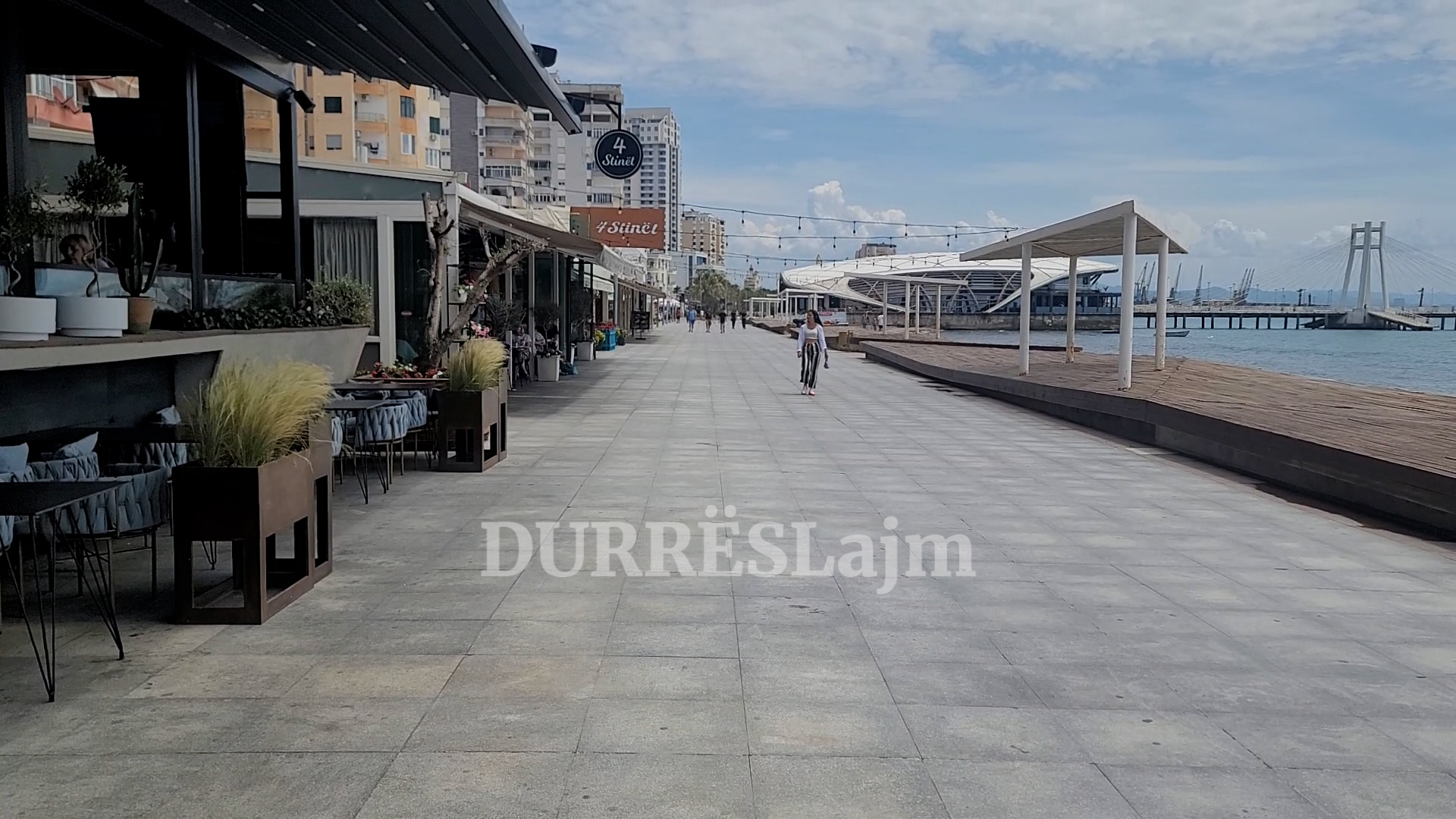 Policia Bashkiake Durrës nis aksionin për lirimin e hapësirave publike përgjatë vijës bregdetare (VIDEO)