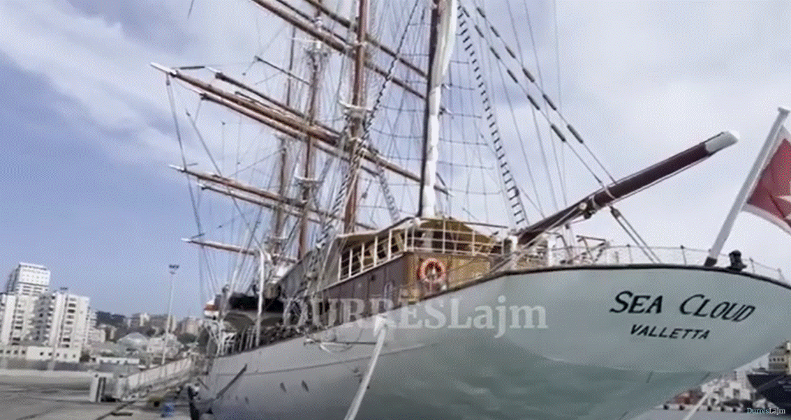 Mbërrin veliera turistike “Sea Cloud”, lundrimi i parë i këtij viti drejt Durrësit (VIDEO)