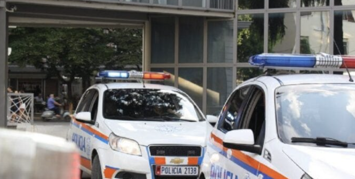 Alarm në Tiranë, gjendet një çantë e dyshimtë në rrugë