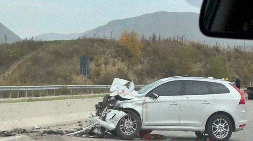 Aksident i rëndë, përplasen dy automjete