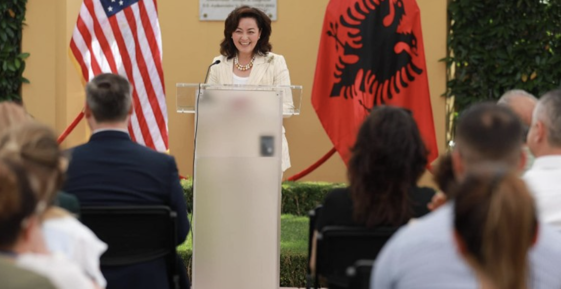 “Më pritën me bukë, kripë e zemër të hapur”, Kim falenderon qytetarët shqiptarë, ka dhe një mesazh për ambasadën e SHBA