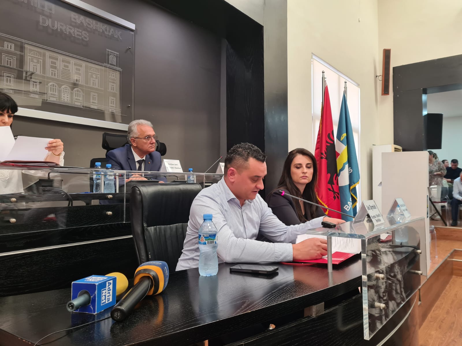 Ani Dyrmishi zgjidhet kryetar i Këshillit Bashkiak Durrës