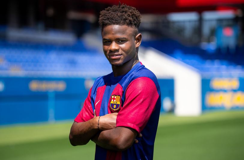 Barcelona zyrtarizon mbrojtësin 18-vjeçar me klauzolë 400 milionë euroshe