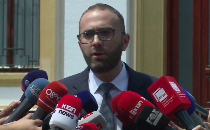 “Emocional”, Gazment Bardhi i përgjigjet Alibeajt: Nuk amnistoj veprimet e patolerueshme