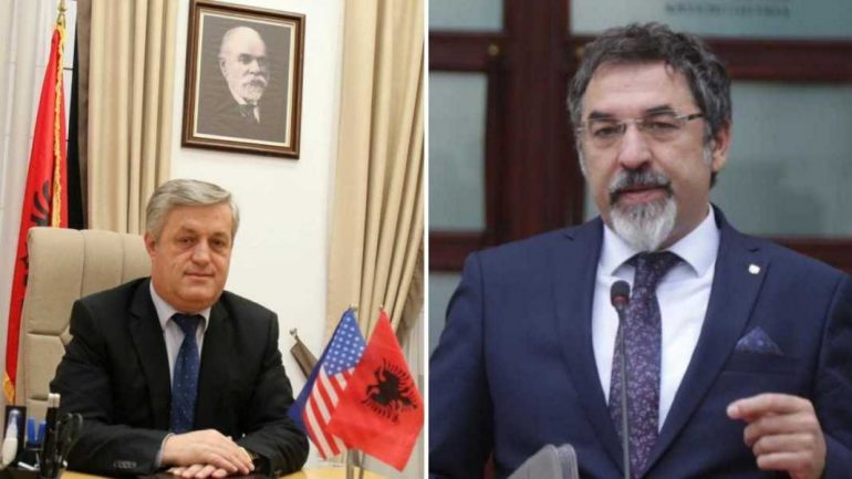 Kontrollet dhe tensionet në kampin e muxhahedinëve, ministri Çuçi dhe Rrumbullaku konferencë për mediat