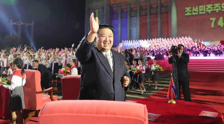 Koreja e Veriut shpreh hapur mbështetjen për Putinin, Kim Jong-un: Shpresoj që Rusia të fitojë!