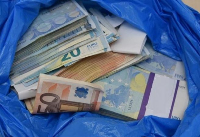 I grabiti 35 mijë euro fqinjit dhe i ‘varrosi’ në pyll, arrestohet 22-vjeçari shqiptar