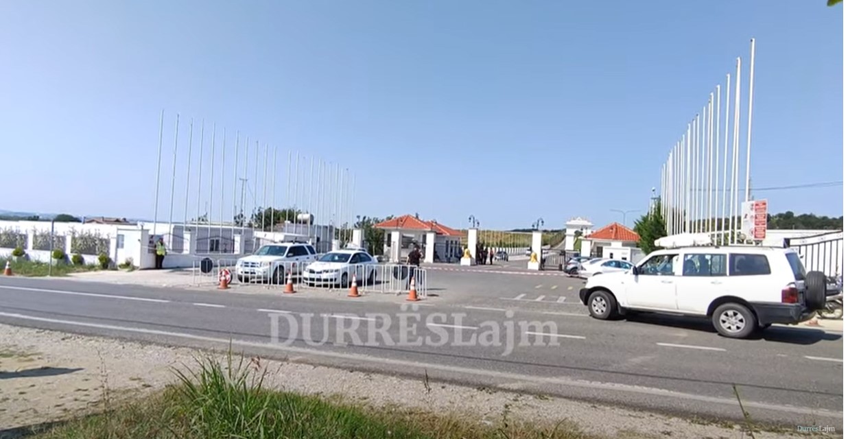Përplasje mes muxhahedinëve dhe policisë në Manzë, raportohet për viktima dhe shumë të plagosur