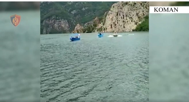 Bllokohen 5 varka artizanale dhe një traget në liqenin e Komanit, gjobiten pronarët