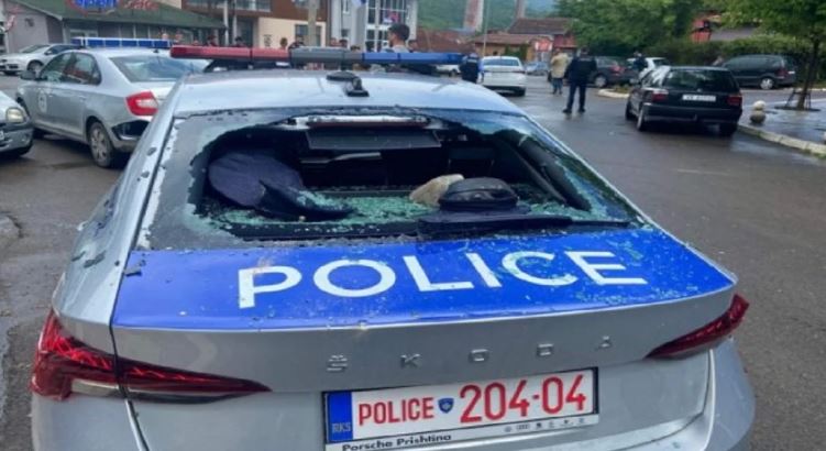 Sulmohet një makinë e Policisë së Kosovës në Leposaviq