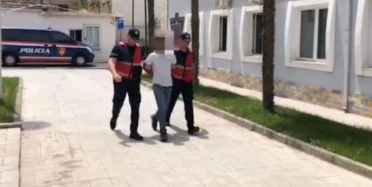 Theu masën “arrest shtëpie”, arrestohet 42-vjeçari (Emri)