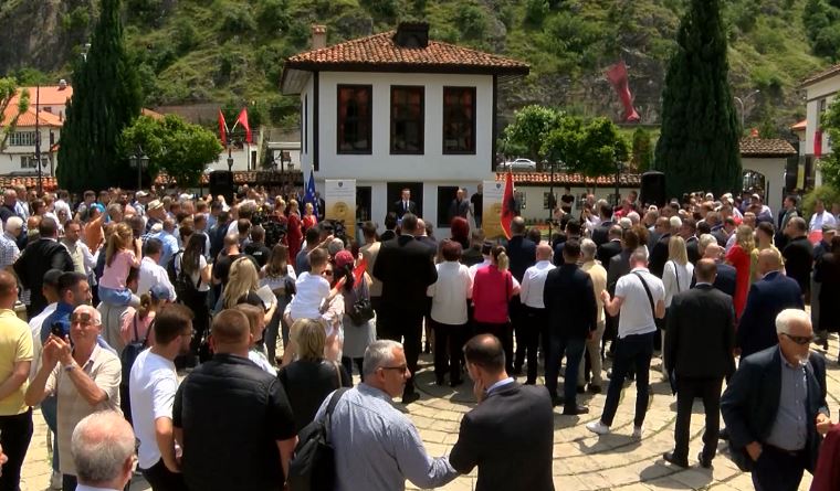 Përvjetori i Lidhjes së Prizrenit/ Kurti u shmanget komenteve për “Ramën”