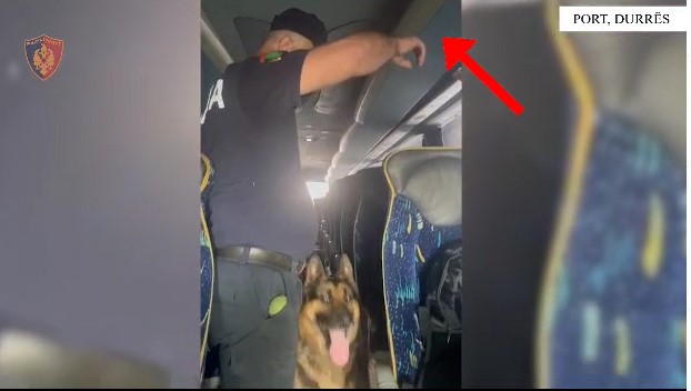 Sekuestrohen rreth 100 mijë euro në portin e Durrësit, ja ku i kishte fshehur shoferi i autobusit (VIDEO)