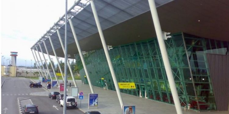 Riatdhesohen 50 shqiptarë nga Britania, policia: Po marrim masa për vënien e tyre përpara përgjegjësisë