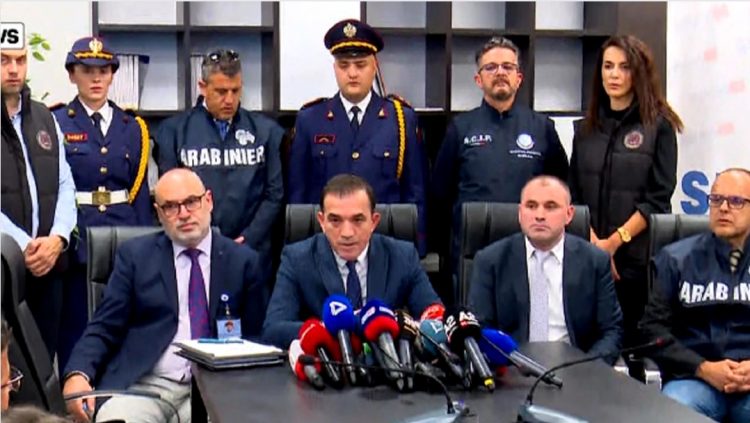 U korruptua nga grupi kriminal, një efektiv policie mes 20 të arrestuarve nga SPAK