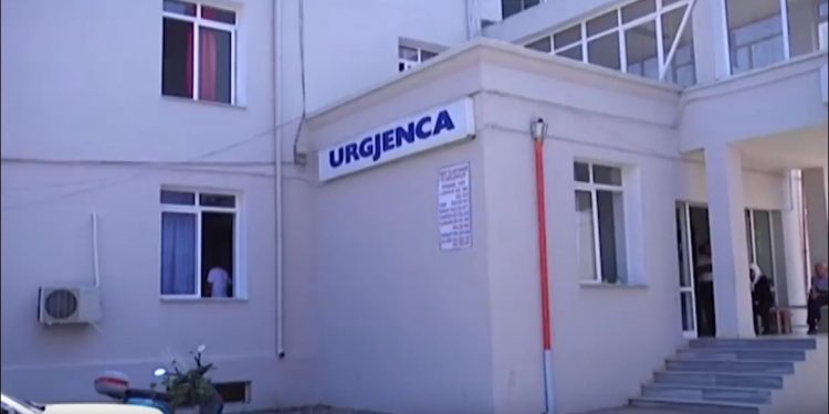 Hidhet nga kati i katërt i pallatit 33-vjeçarja, në gjendje të rëndë për jetën në spital