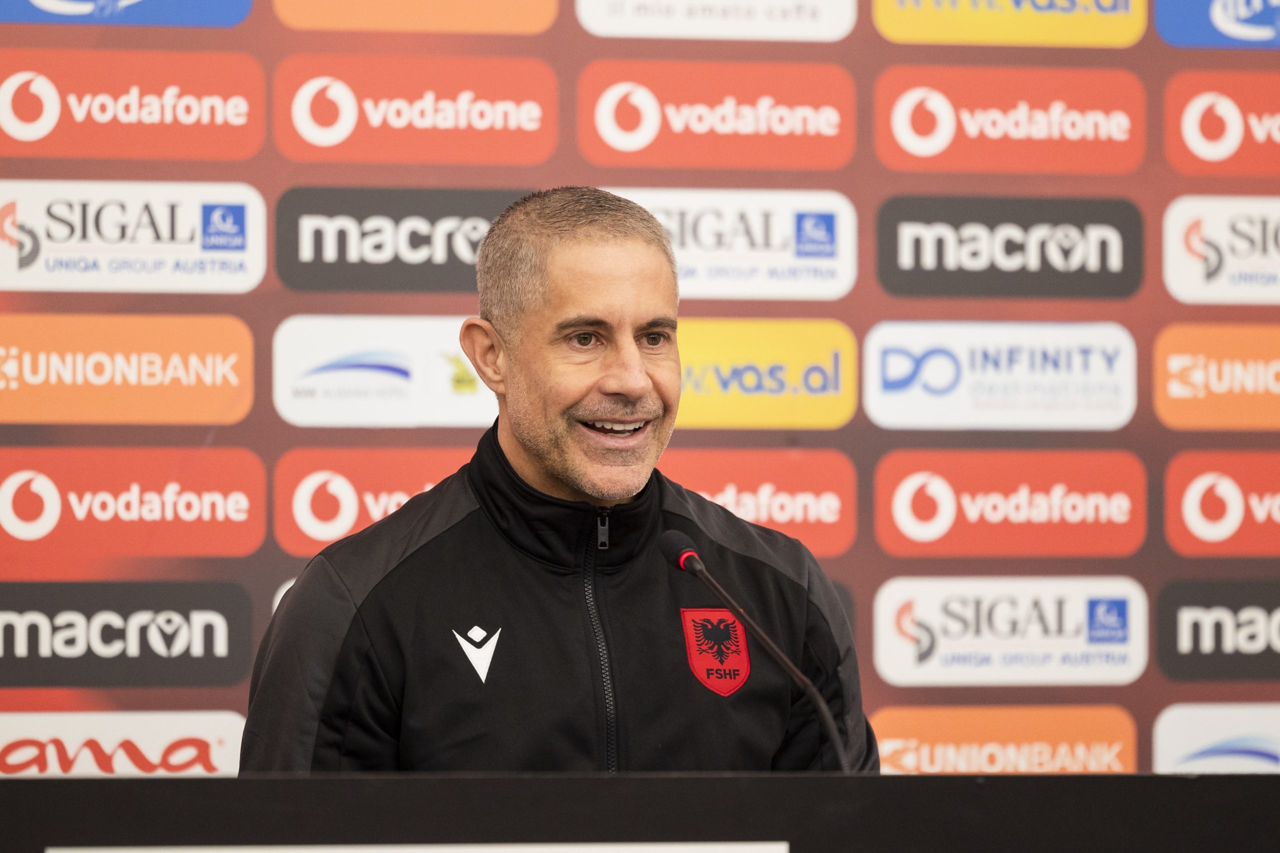 Sylvinho ka një mesazh për të gjithë në gjuhën shqipe