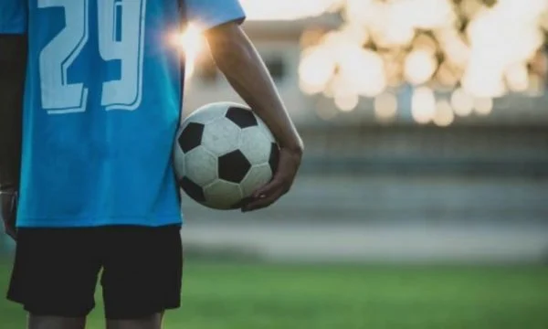 Tragjike në Gjermani, sherri midis të rinjve i merr jetën futbollistit 15-vjeçar