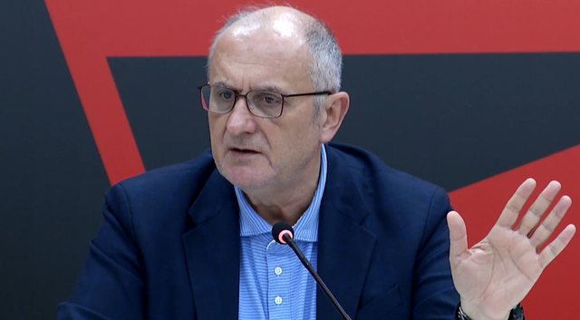 “Skandal! Ky ka vetëm standardin e mafias!”, Vasili: Rama jep leje për hotel në mes të detit në Vlorë!