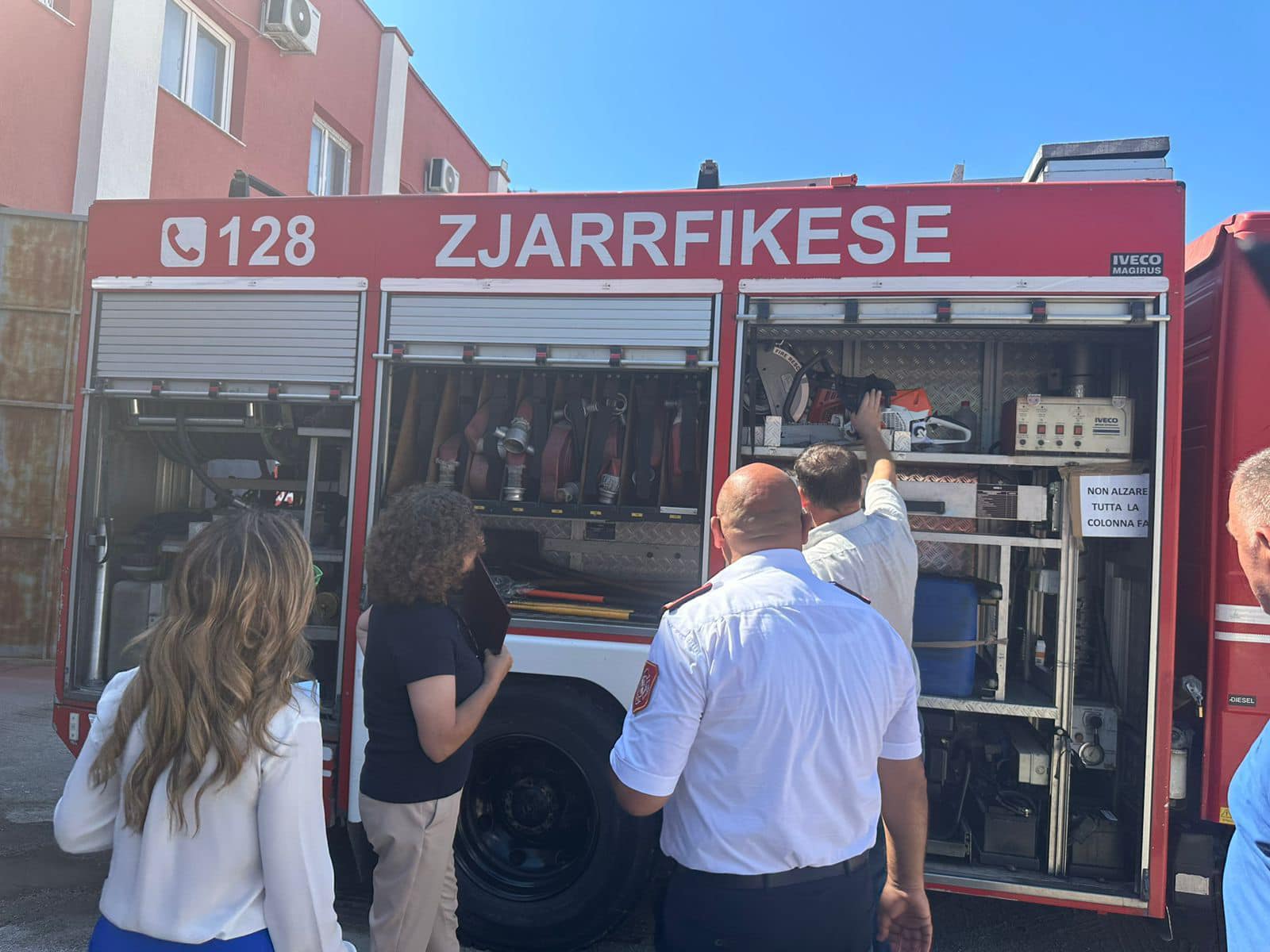 Bashkia e Durrësit pajis shërbimin zjarrfikës me konteinerë USAR