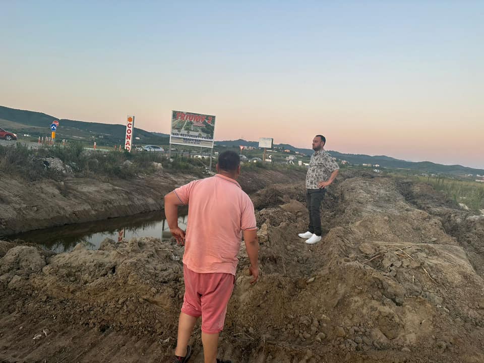 Jurgis Çyrbja inspekton punimet për pastrimin e kanaleve vaditëse dhe kulluese në Ishëm