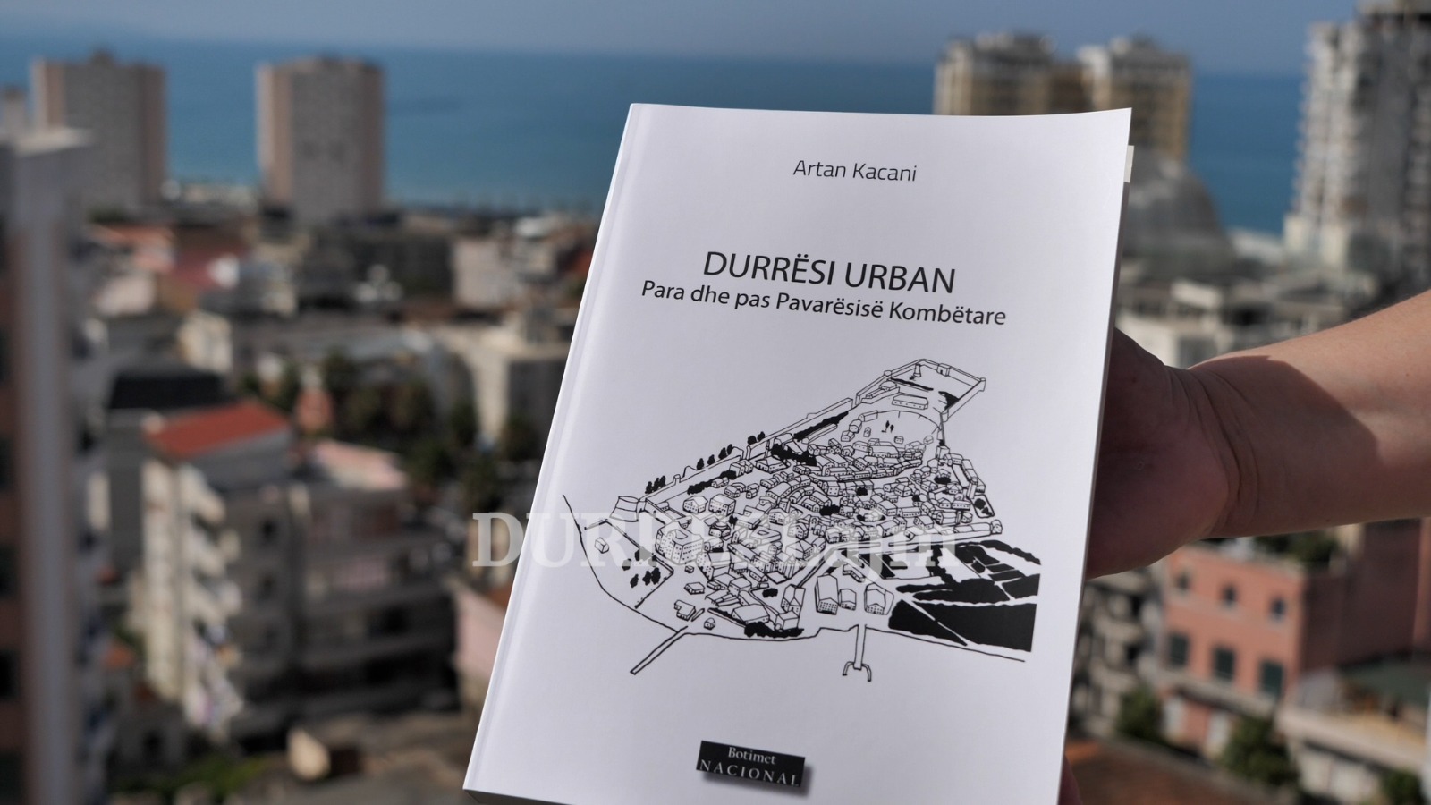 Si është transformuar Durrësi në shekullin XX, libri që hedh dritë mbi ndryshimet urbane në qytet (VIDEO)