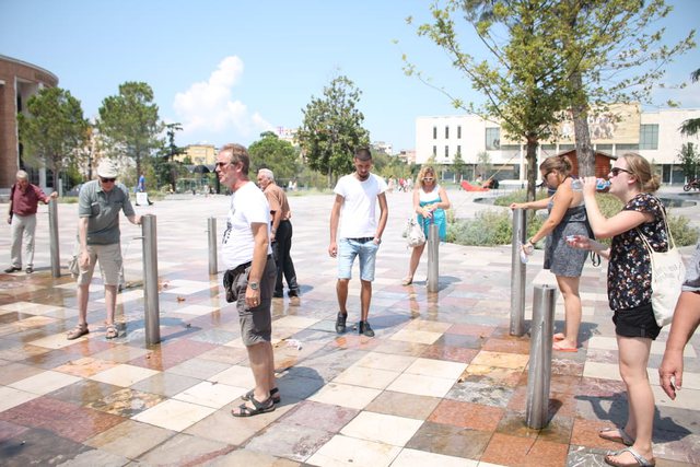 Temperatura deri në 35 gradë celsius, si do të jetë moti sot