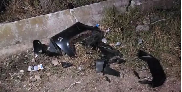 Aksident i rëndë, “Benzi” ndahet në dysh, plagoset 23-vjeçari