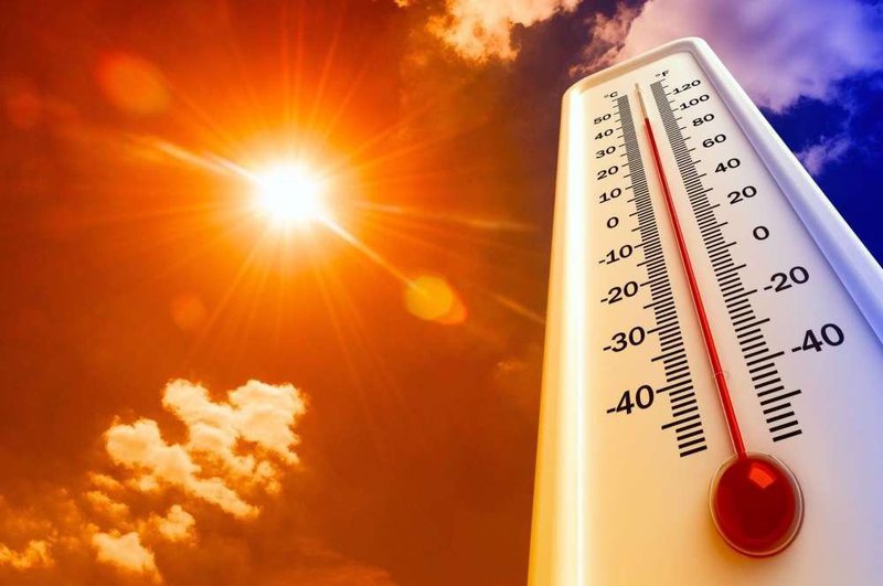 Meteorologët: Në fund të korrikut mund të thyhet rekordi i temperaturave të larta me 44 gradë