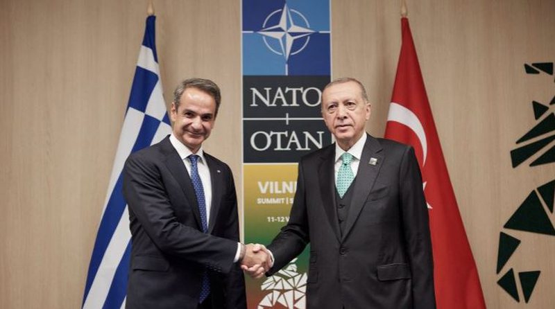 &#8220;Armiq të përbetuar&#8221;, Mitsotakis dhe Erdogan &#8220;ulin gjakërat&#8221; dhe arrijnë marrëveshjen historike